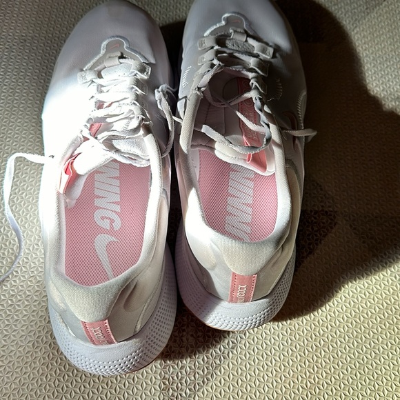 Nike React Escape Run Sneakers - Picture 8 of 8